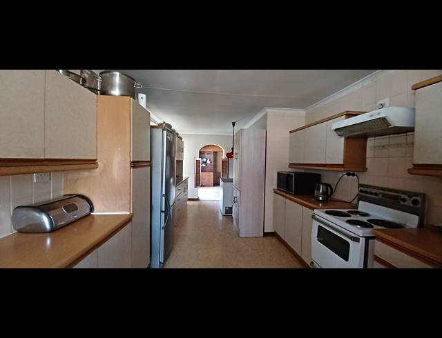 5 BEDROOM FREEHOLD FOR SALE IN DAL FOUCHE